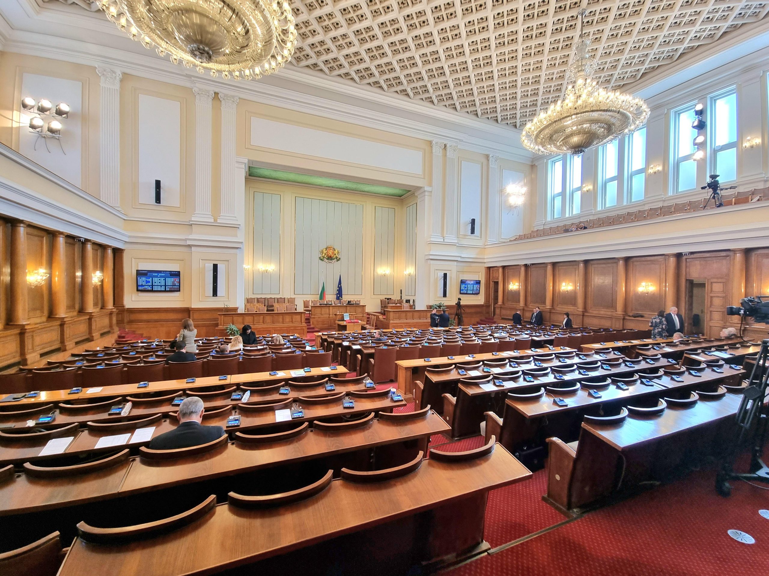 правителство парламент