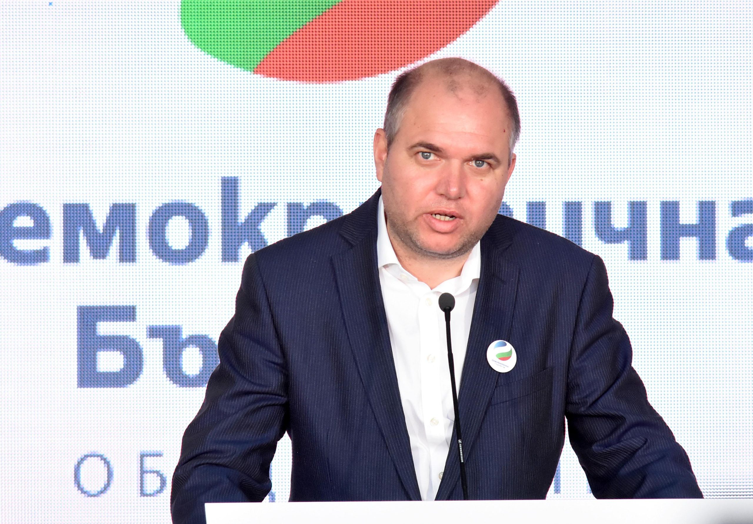 Владислав Панев