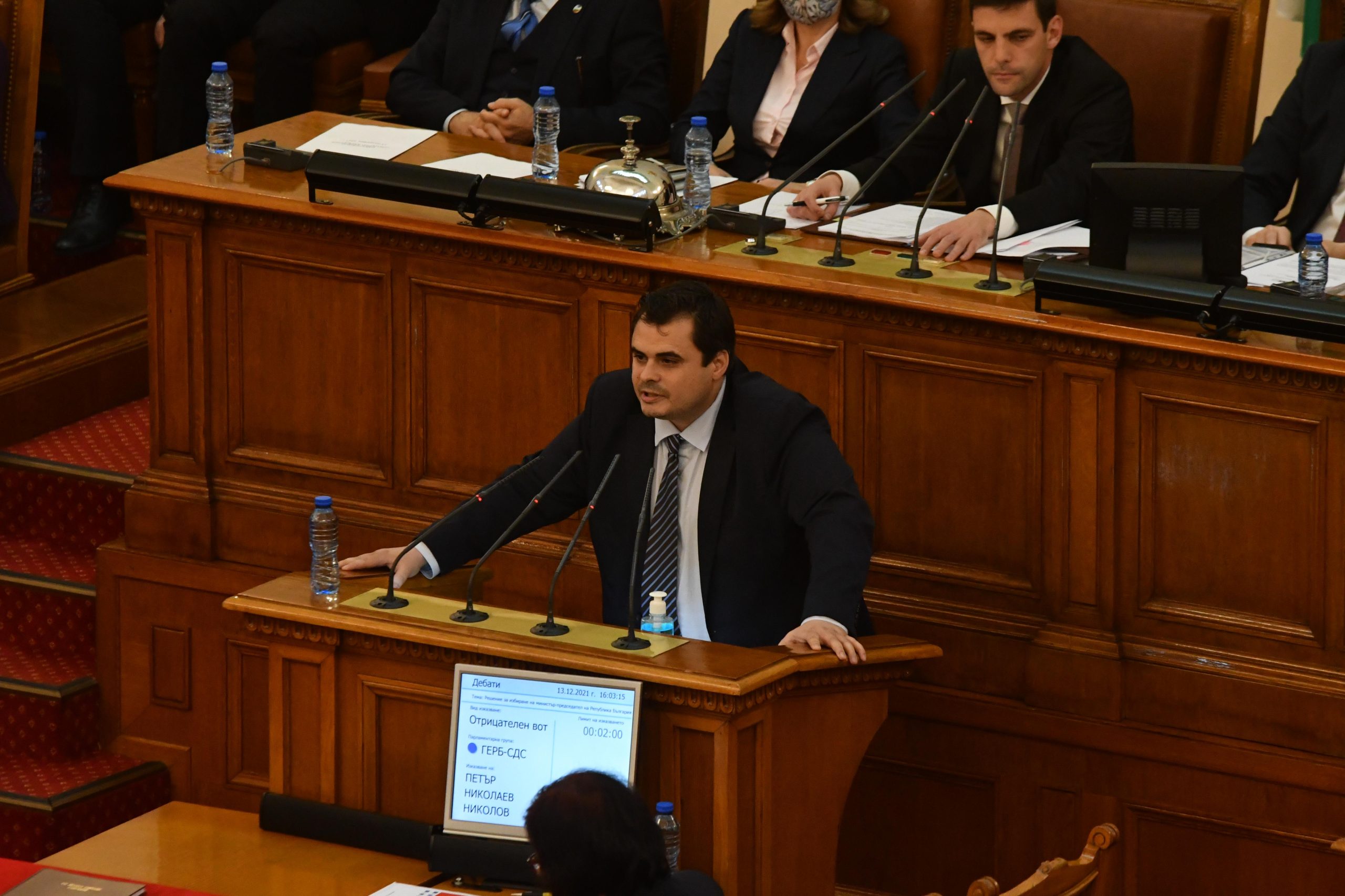 Петър Николов