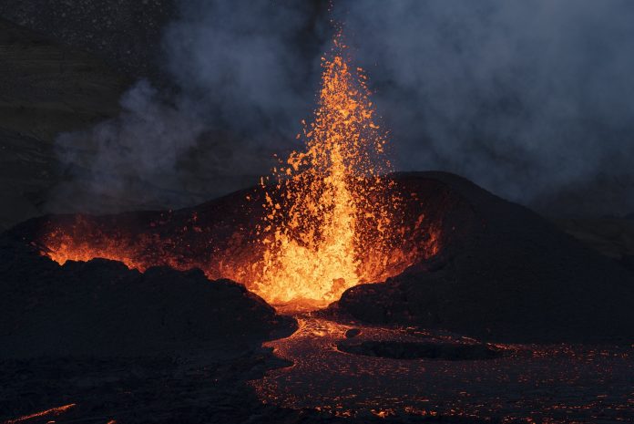 вулкан лава