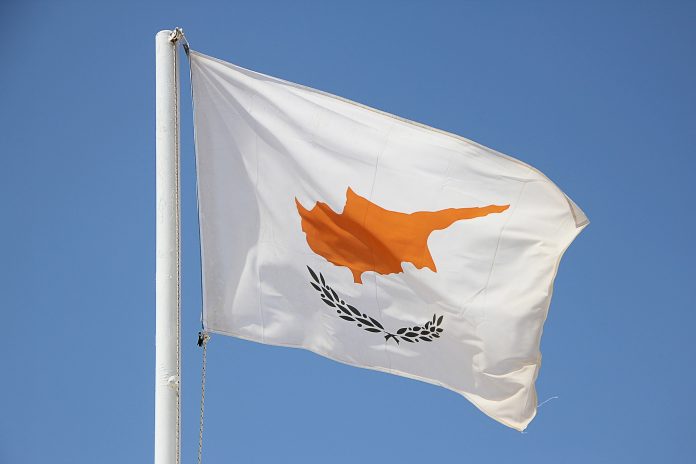 Кипър флаг