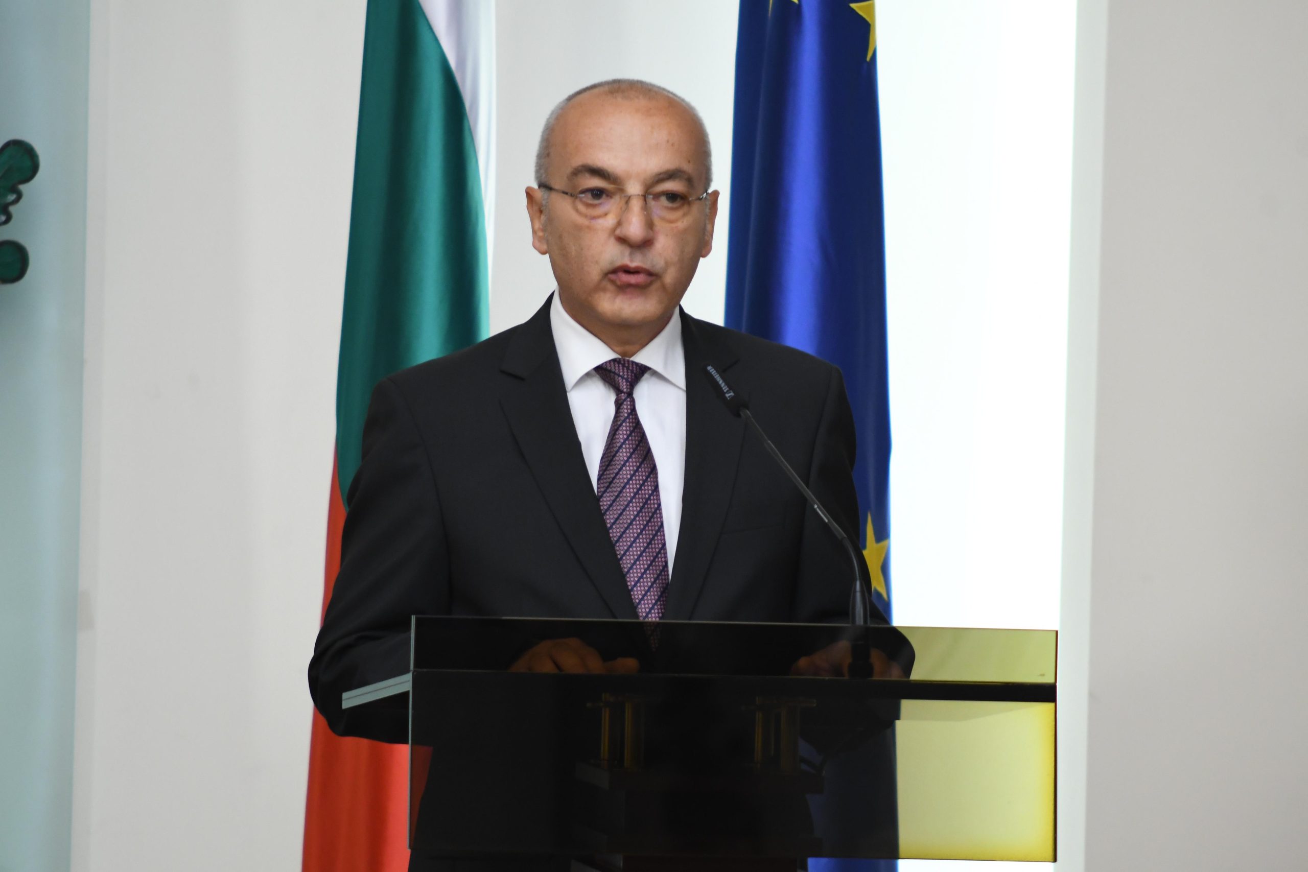 Гълъб Донев