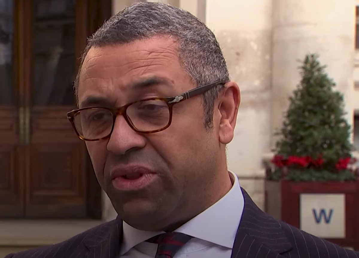 Джеймс Клевърли