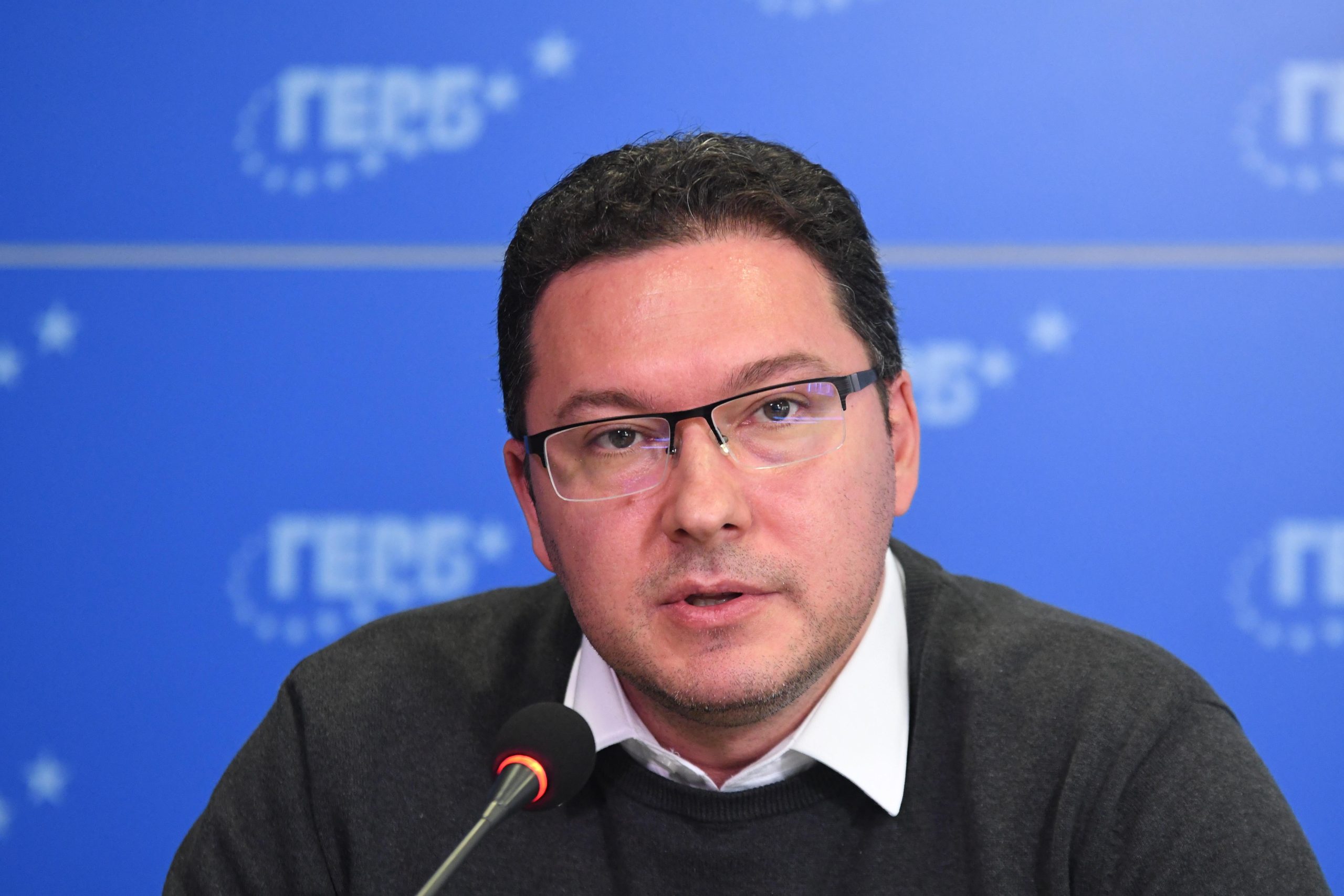 Даниел Митов